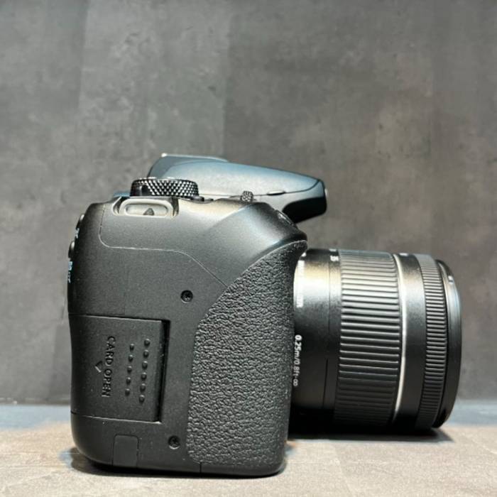 دوربین دست دوم کانن  Canon EOS 850D kit EF-S 18-55mm f/4-5.6 IS STM (1500 شات)