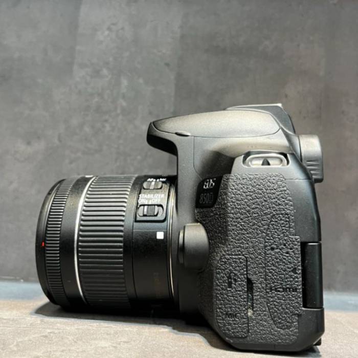 دوربین دست دوم کانن  Canon EOS 850D kit EF-S 18-55mm f/4-5.6 IS STM (1500 شات)