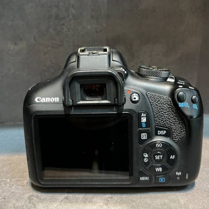 دوربین دست دوم عکاسی کانن Canon EOS 2000D kit EF-S 18-55mm III (2000 شات)