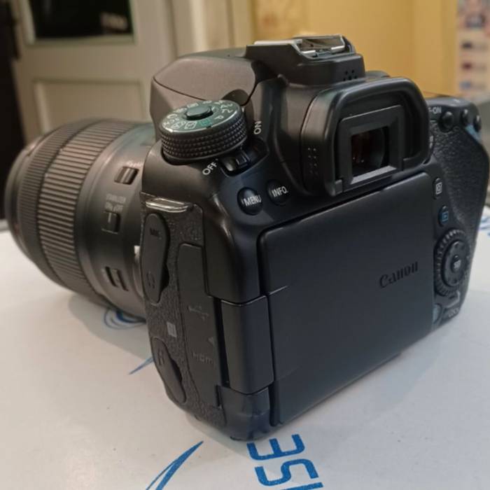 دوربین دست دوم عکاسی کانن Canon EOS 80D Kit 18-135mm f/3.5-5.6 IS USM (8688 شات)