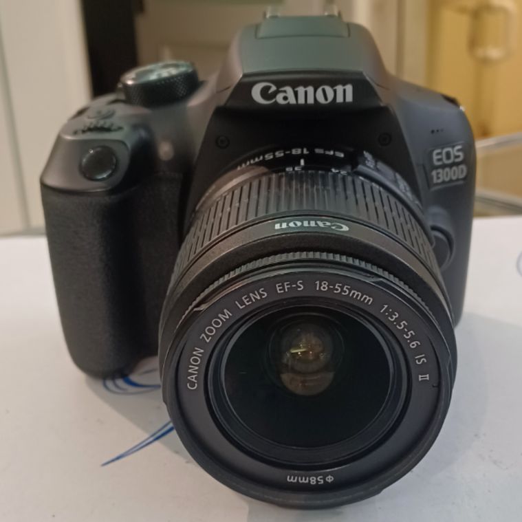 دوربین دست دوم عکاسی کانن Canon EOS 1300D Kit 18-55mm f/3.5-5.6 IS II (3802 شات)