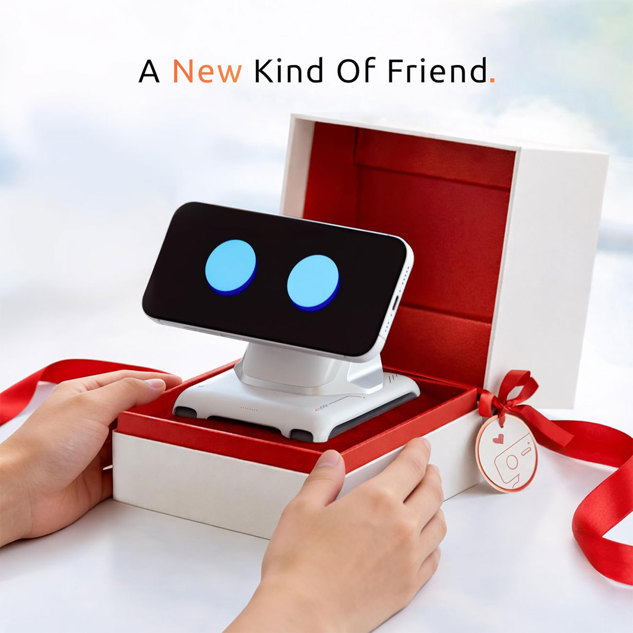 نمای کاربردی از ربات هوش مصنوعی TangibleFuture LOOI Robot AI Desktop Companion with ChatGPT
