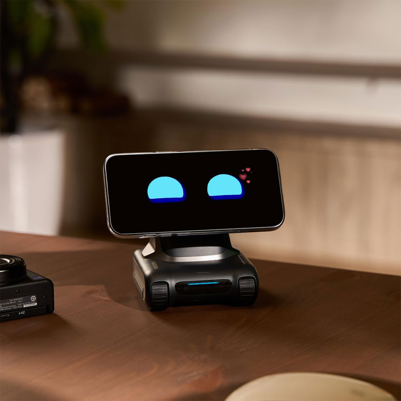 نمای کاربردی ربات رومیزی هوش مصنوعی TangibleFuture LOOI Robot AI Desktop Companion with ChatGPT