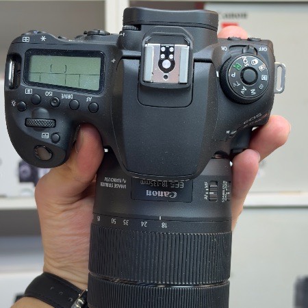دوربین عکاسی دست دوم کانن Canon EOS 90D DSLR kit EF-S 18-135mm IS USM (شات 1500)
