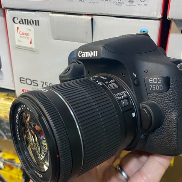 دوربین دست دوم عکاسی کانن Canon EOS 750D Kit 18-55mm f/3.5-5.6 IS STM