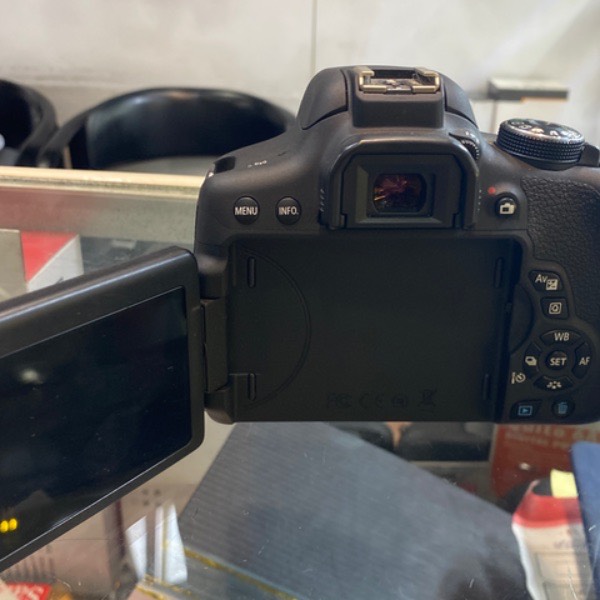 دوربین دست دوم عکاسی کانن Canon EOS 750D Kit 18-55mm f/3.5-5.6 IS STM