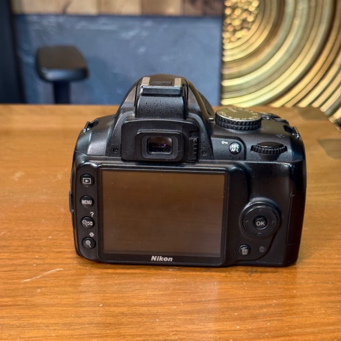 دوربین عکاسی نیکون دست دوم  Nikon D3000 Kit 18-55mm f/3.5-5.6 G VR (15000 شات)