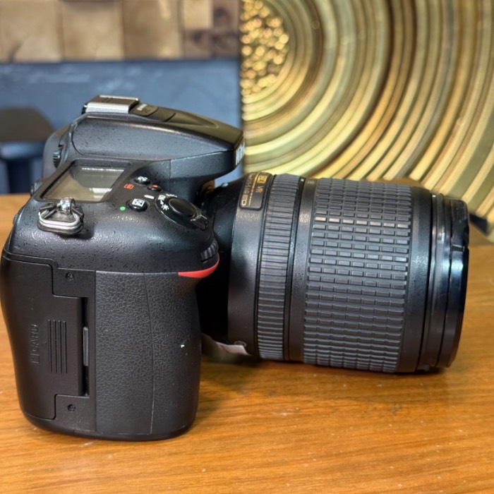 دوربین نیکون دست دوم Nikon D7100 Kit 18-140mm f/3.5-5.6 G VR (35000 شات)