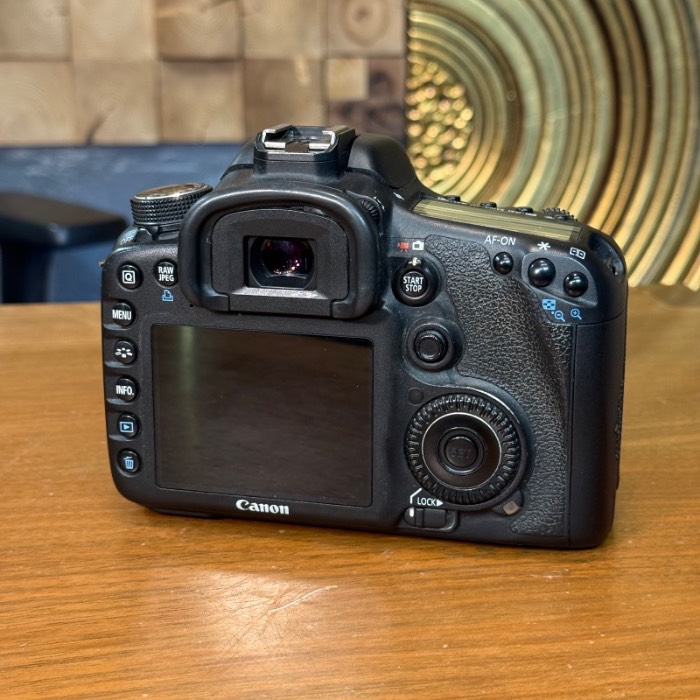 دوربین دست دوم Canon EOS 7D Kit 18-55mm DC III (99000 شات)