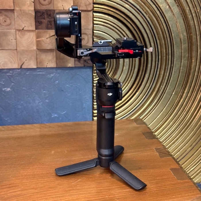 گیمبال دوربین دی جی آی DJI RS 3 Mini Gimbal Stabilizer (جعبه دارد )