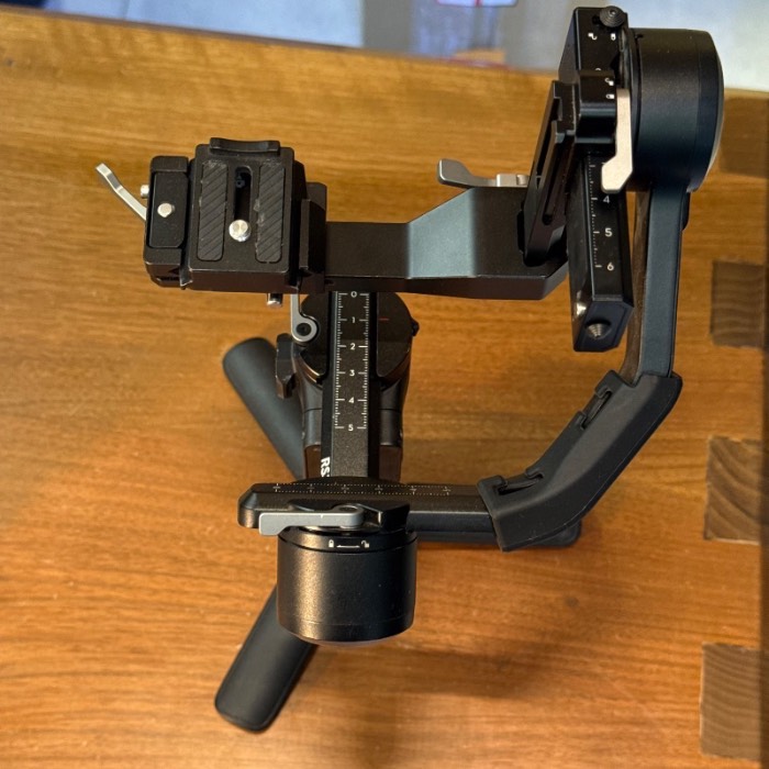 گیمبال دوربین دی جی آی DJI RS 3 Mini Gimbal Stabilizer (جعبه دارد )