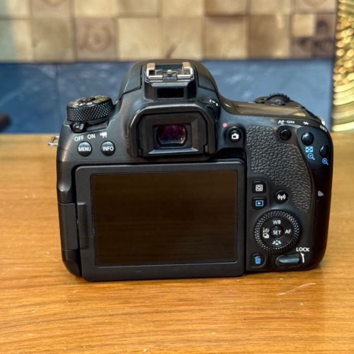 دوربین عکاسی دست دوم کانن Canon EOS 77D Body (36000 شات)
