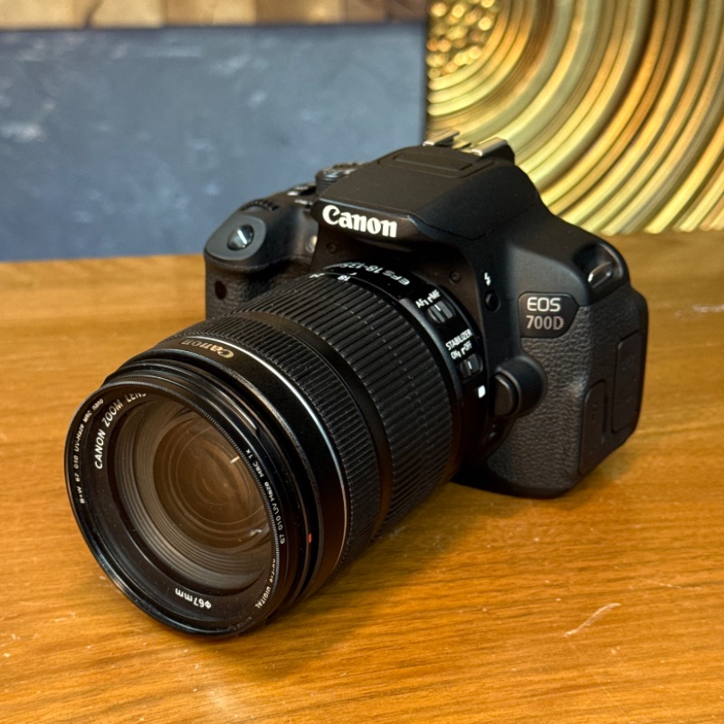 دوربین دست دوم Canon EOS 700D Kit 18-135mm f/3.5-5.6 IS STM Used (4500 شات)
