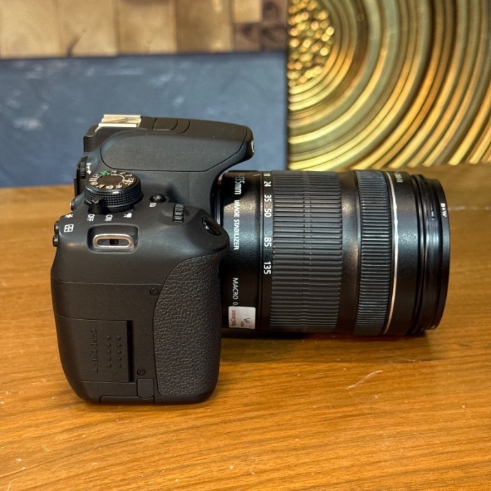 دوربین دست دوم Canon EOS 700D Kit 18-135mm f/3.5-5.6 IS STM Used (4500 شات)