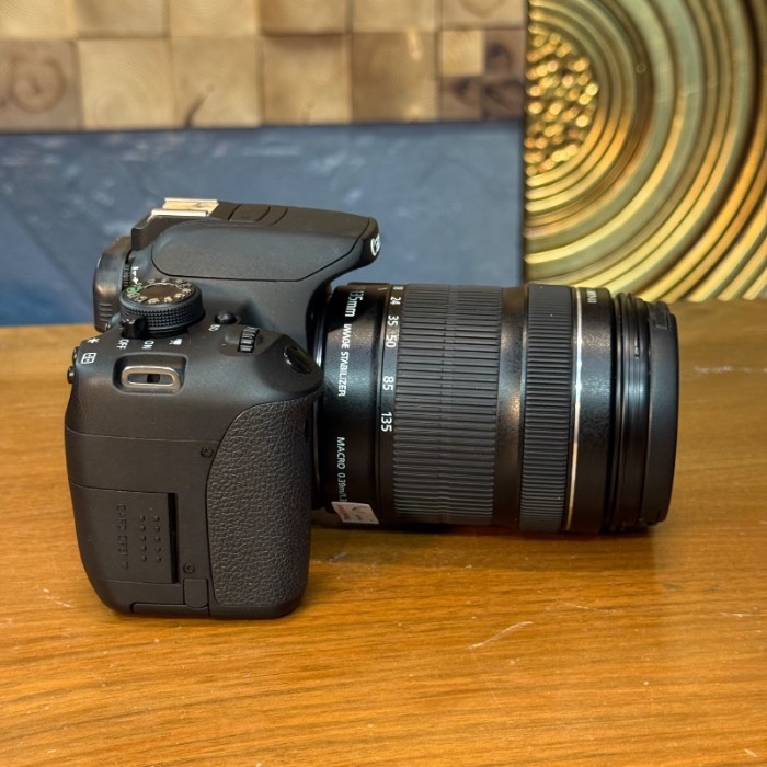 دوربین دست دوم Canon EOS 700D Kit 18-135mm f/3.5-5.6 IS STM Used (3300 شات)