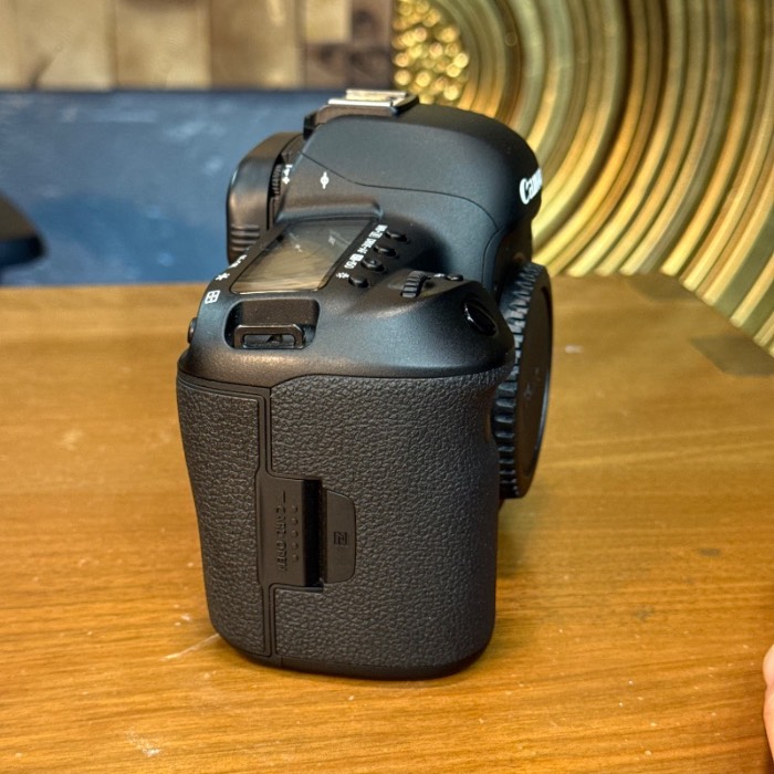 دوربین کانن دست دوم Canon EOS 5D Mark IV Body (10500 شات)