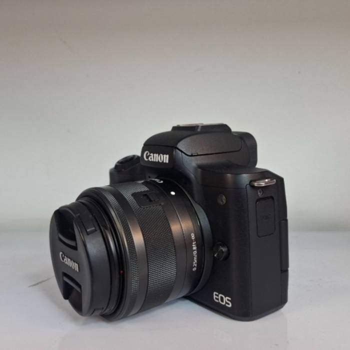 دوربین دست دوم Canon EOS M50 Mark II kit 15-45mm f/3.5-6.3 IS STM (3000 شات)