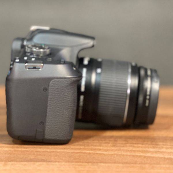 دوربین دست دوم Canon EOS 2000D kit EF-S 18-55mm IS II (1600 شات)