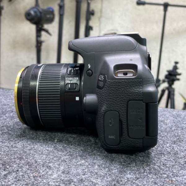 دوربین کانن دست دوم Canon EOS 700D Kit 18-55mm f/3.5-5.6 IS STM (1/700 شات)