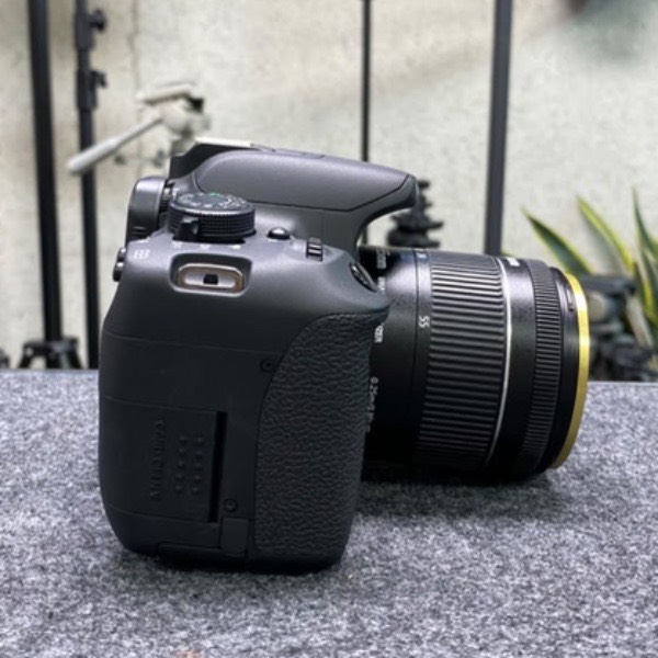 دوربین کانن دست دوم Canon EOS 700D Kit 18-55mm f/3.5-5.6 IS STM (1/700 شات)