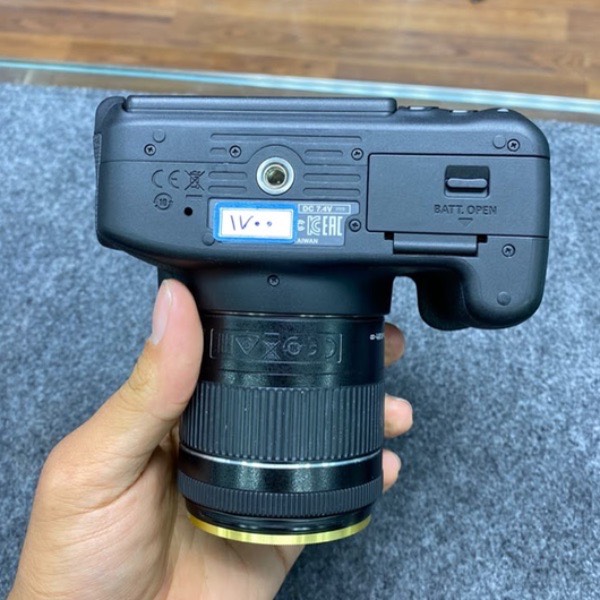 دوربین کانن دست دوم Canon EOS 700D Kit 18-55mm f/3.5-5.6 IS STM (1/700 شات)