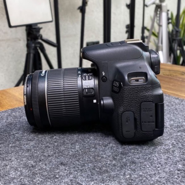 دوربین دست دوم عکاسی کانن Canon EOS 700D Kit 18-55mm f/3.5-5.6 IS STM (11/000 شات)