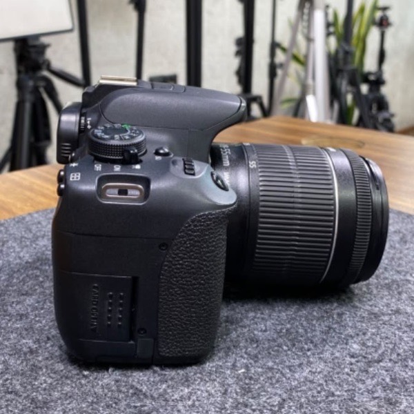دوربین دست دوم عکاسی کانن Canon EOS 700D Kit 18-55mm f/3.5-5.6 IS STM (11/000 شات)