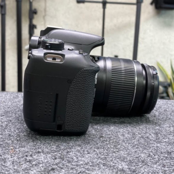 دوربین دست دوم Canon EOS 700D Kit 18-55mm f/3.5-5.6 IS II (13/800 شات)