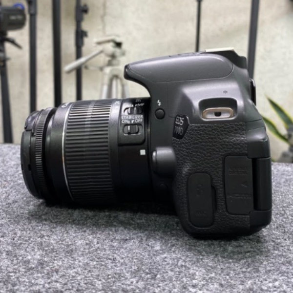 دوربین دست دوم Canon EOS 700D Kit 18-55mm f/3.5-5.6 IS II (13/800 شات)