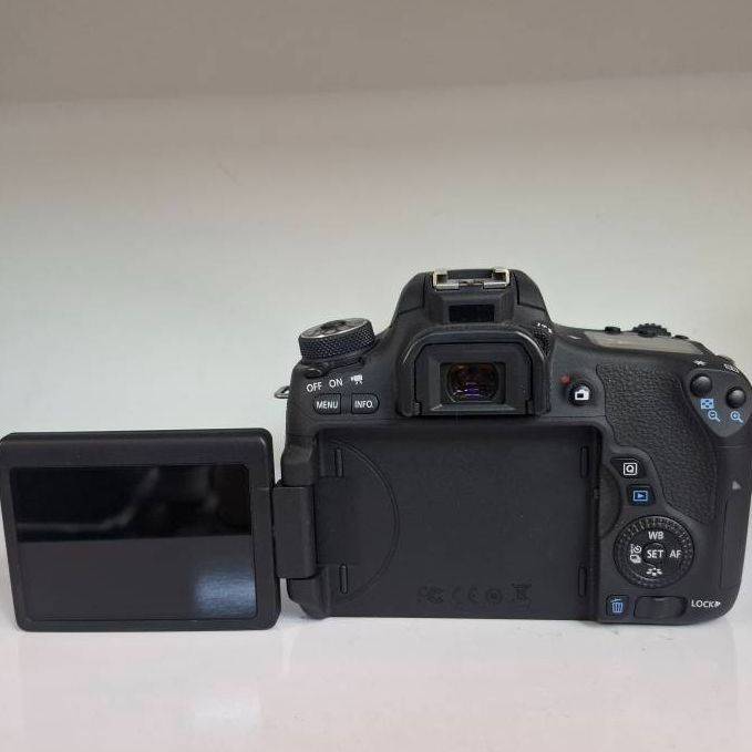 دوربین دست دوم دوربین عکاسی کانن Canon EOS 760D Kit 18-135mm f/3.5-5.6 IS STM (3000 شات)