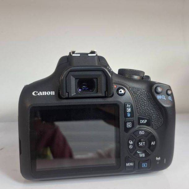 دوربین کانن دست دوم Canon EOS 2000D kit EF-S 18-55mm III (26000 شات)