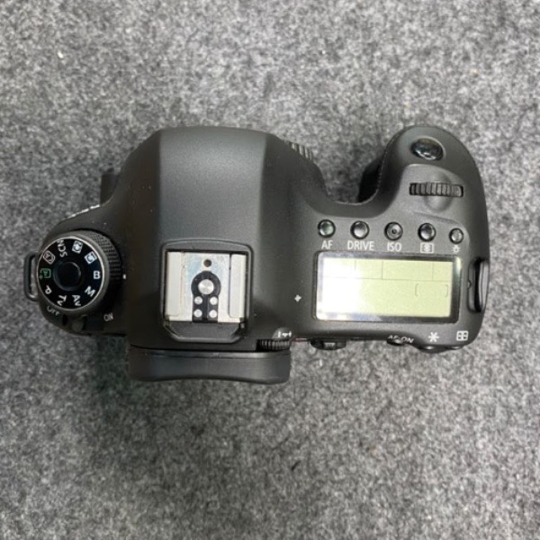دوربین کانن دست دوم Canon EOS 6D Mark II DSLR Camera Body  (28/000 شات)