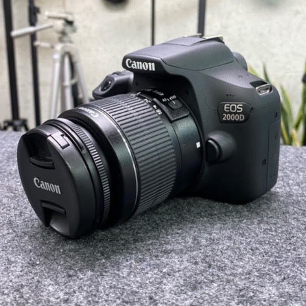 دوربین دست دوم Canon EOS 2000D kit EF-S 18-55mm III (1/500 شات)