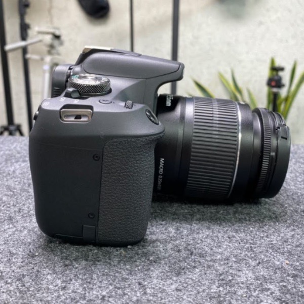 دوربین دست دوم Canon EOS 2000D kit EF-S 18-55mm III (1/500 شات)
