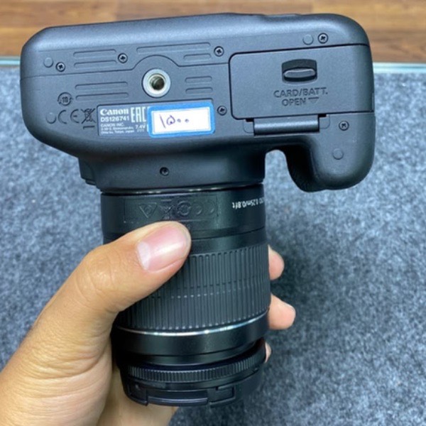 دوربین دست دوم Canon EOS 2000D kit EF-S 18-55mm III (1/500 شات)