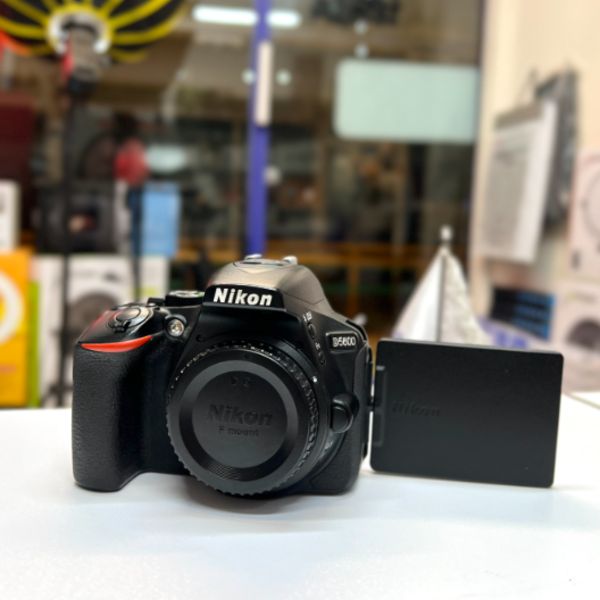 دوربین نیکون دست دوم Nikon D5600 body (22000 شات)
