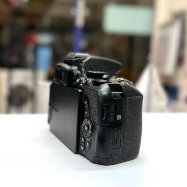 دوربین نیکون دست دوم Nikon D5600 body (22000 شات)