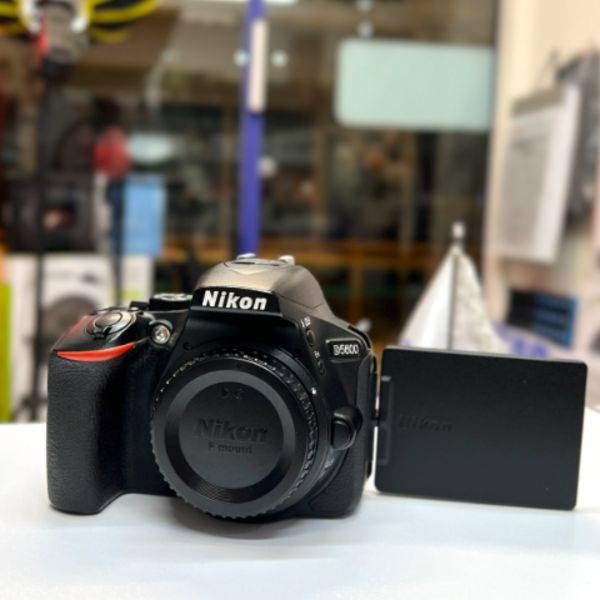 دوربین نیکون دست دوم Nikon D5600 body (22000 شات)