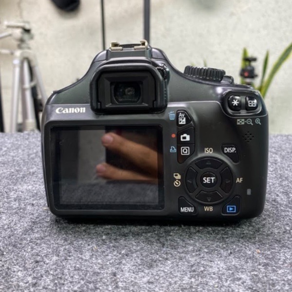 دوربین کانن دست دوم canon 1100d kit 18 55 iii (25/000 شات)