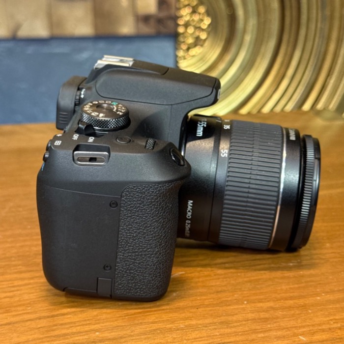 دوربین کانن دست دوم Canon EOS 2000D kit EF-S 18-55mm III (3800 شات)