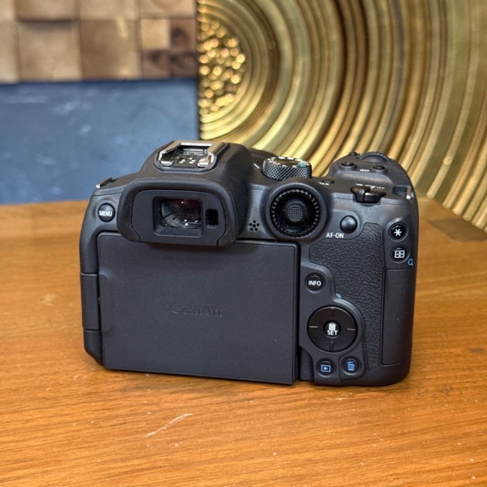 دوربین کانن دست دوم Canon EOS R7 Mirrorless Camera with 18-150mm (1000 شات)