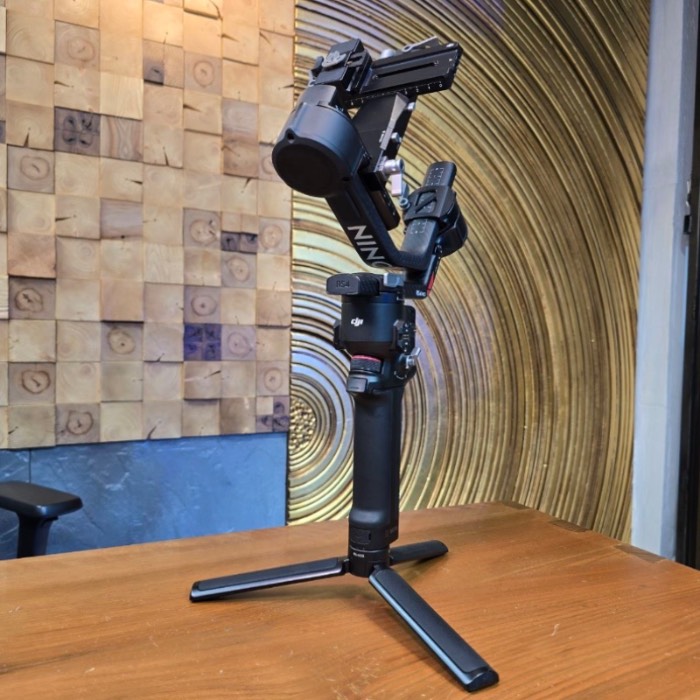 گیمبال دست دوم دوربین دی‌جی‌آی DJI RS 4 Pro Combo (جعبه دارد)