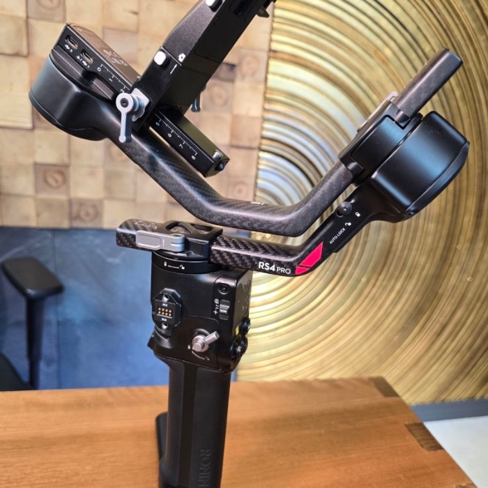گیمبال دست دوم دوربین دی‌جی‌آی DJI RS 4 Pro Combo (جعبه دارد)