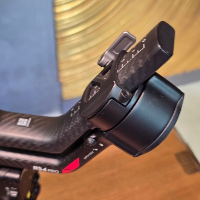 گیمبال دست دوم دوربین دی‌جی‌آی DJI RS 4 Pro Combo (جعبه دارد)