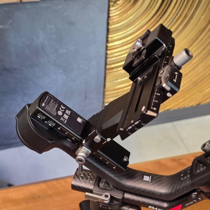 گیمبال دست دوم دوربین دی‌جی‌آی DJI RS 4 Pro Combo (جعبه دارد)
