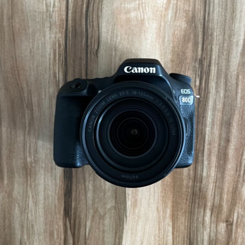 دوربین کانن دست دوم Canon EOS 80D Kit 18-135mm f/3.5-5.6 IS USM (8000 شات)