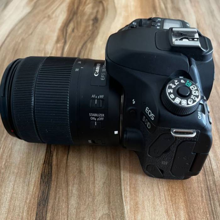 دوربین کانن دست دوم Canon EOS 80D Kit 18-135mm f/3.5-5.6 IS USM (8000 شات)