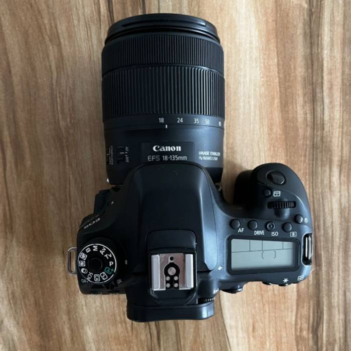 دوربین کانن دست دوم Canon EOS 80D Kit 18-135mm f/3.5-5.6 IS USM (8000 شات)