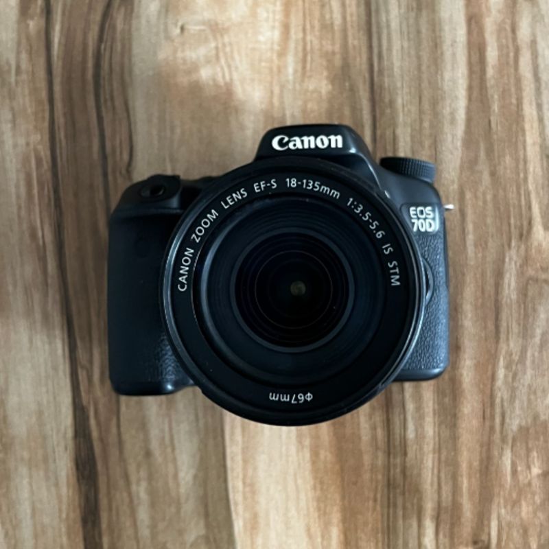 دوربین عکاسی کانن دست دوم  Canon EOS 70D Kit 18-135mm f/3.5-5.6 IS STM (3000 شات)