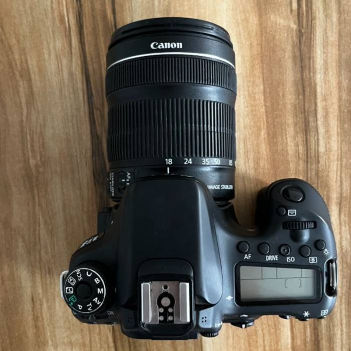 دوربین عکاسی کانن دست دوم  Canon EOS 70D Kit 18-135mm f/3.5-5.6 IS STM (3000 شات)